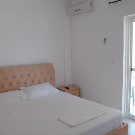 Hotel Mikela Ksamil Bagian luar foto