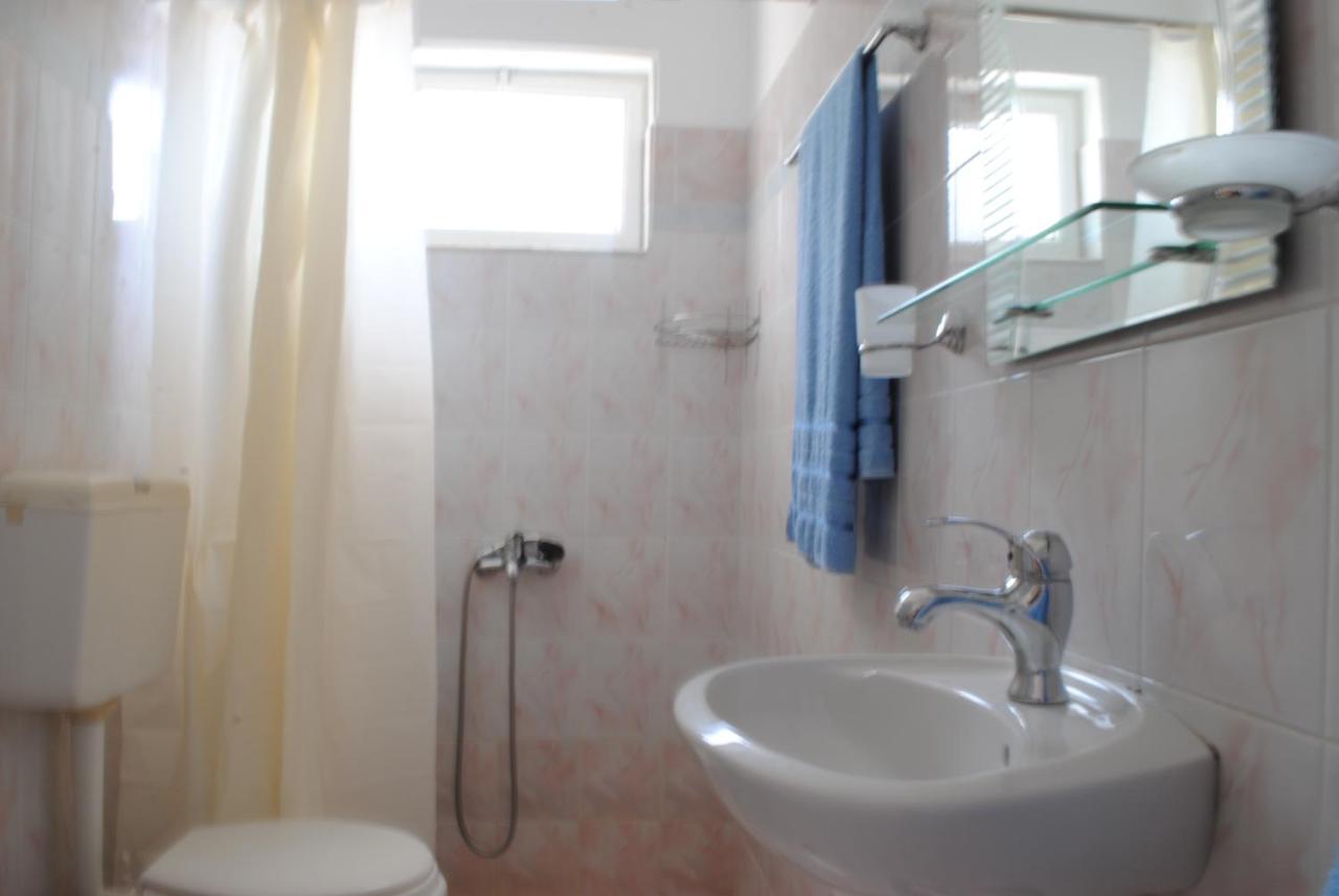 Hotel Mikela Ksamil Bagian luar foto