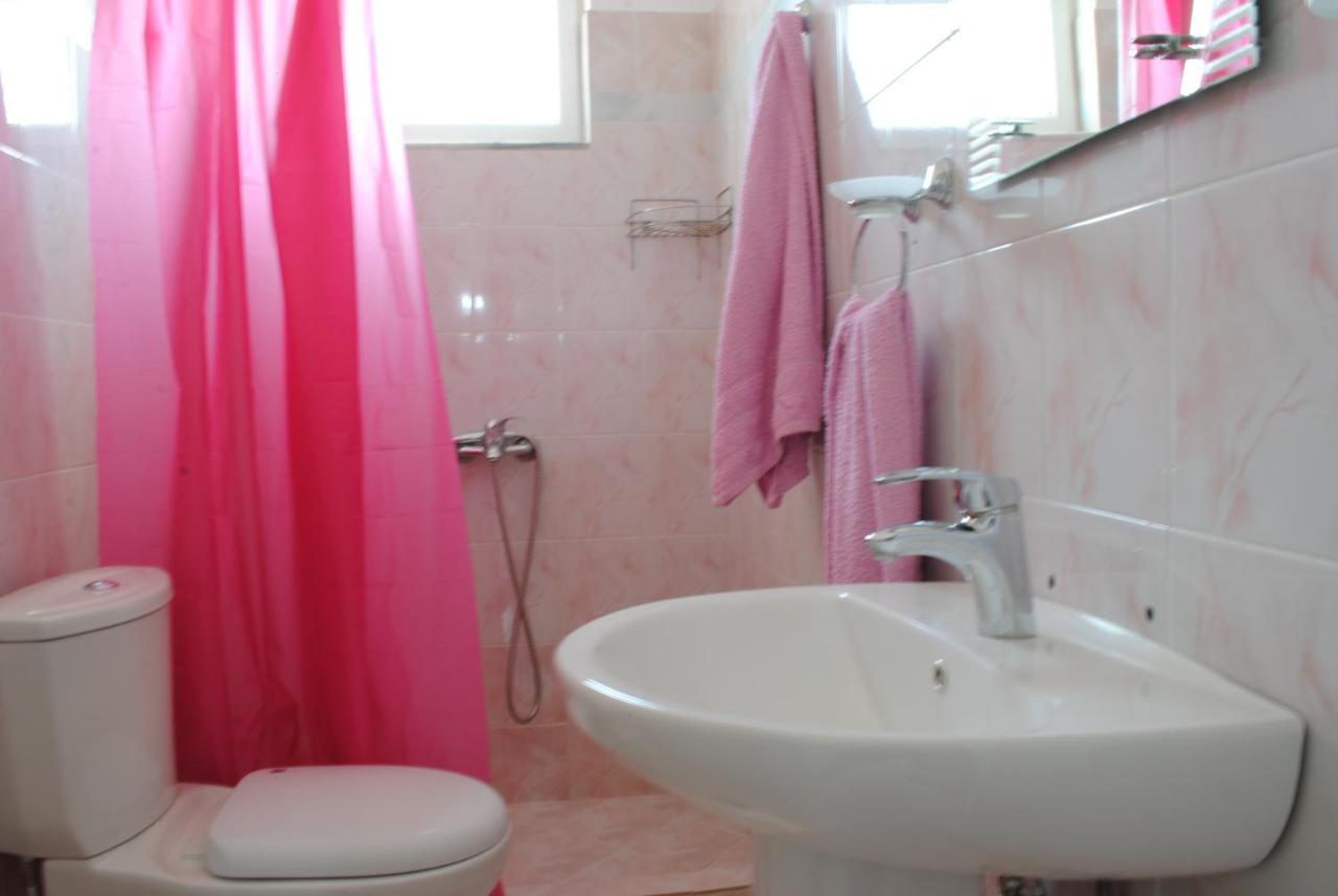 Hotel Mikela Ksamil Bagian luar foto
