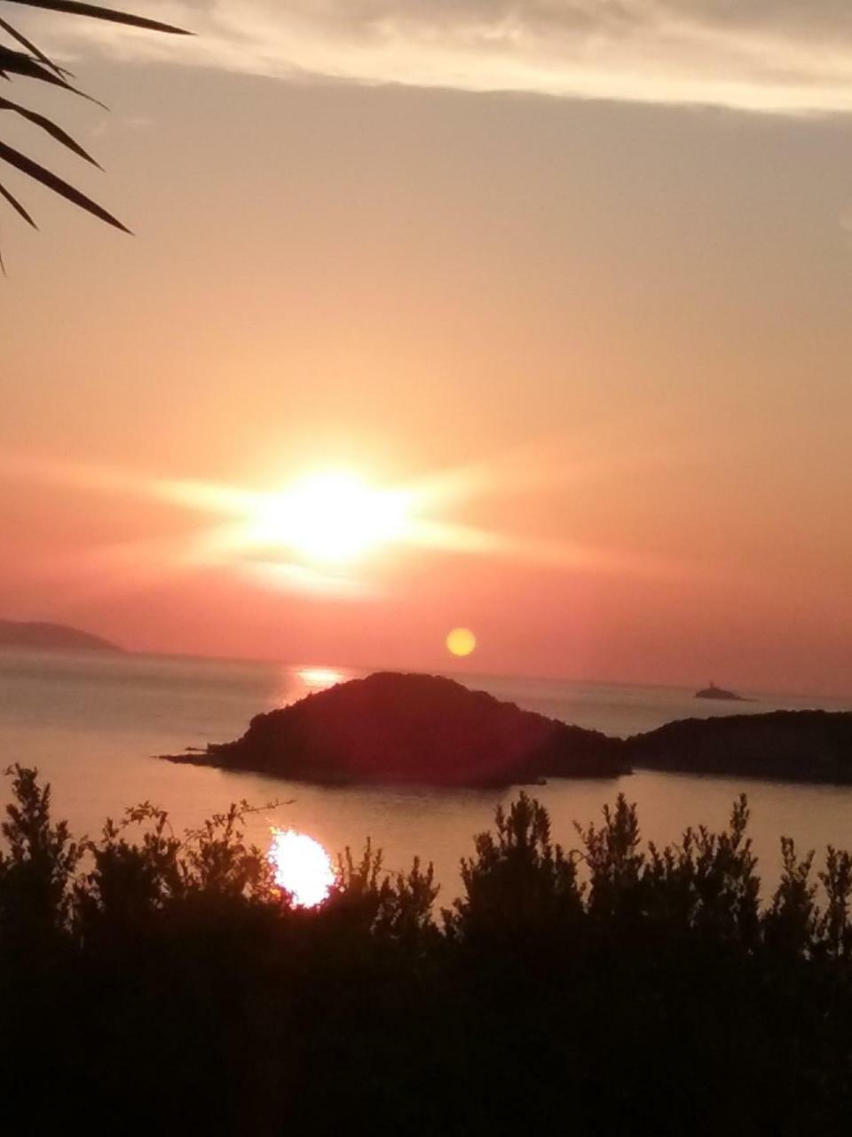 Hotel Mikela Ksamil Bagian luar foto